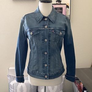 Levi’s fitted denim jacket M